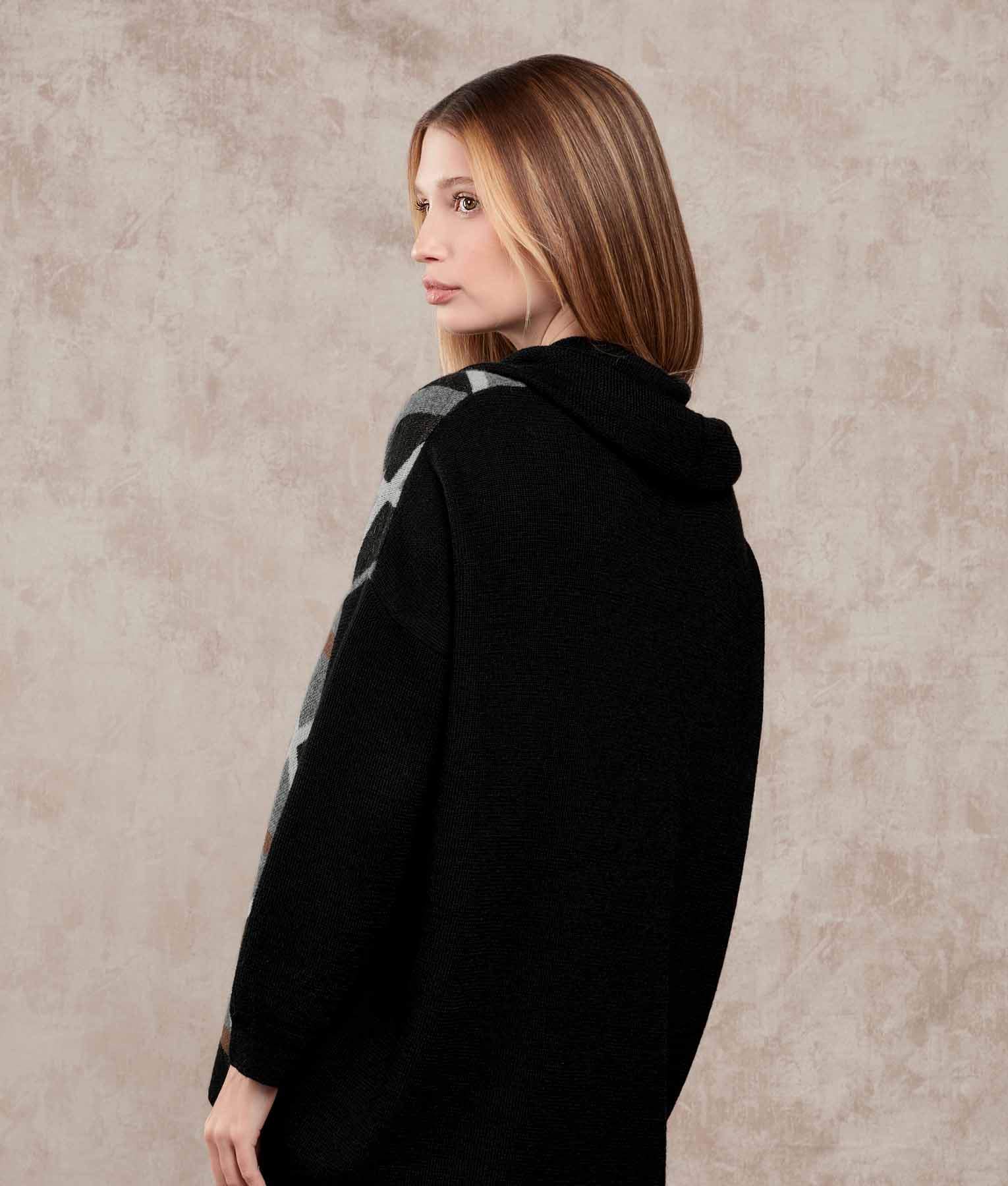 Loose Poncho And Collar - Black And Titanium Gray