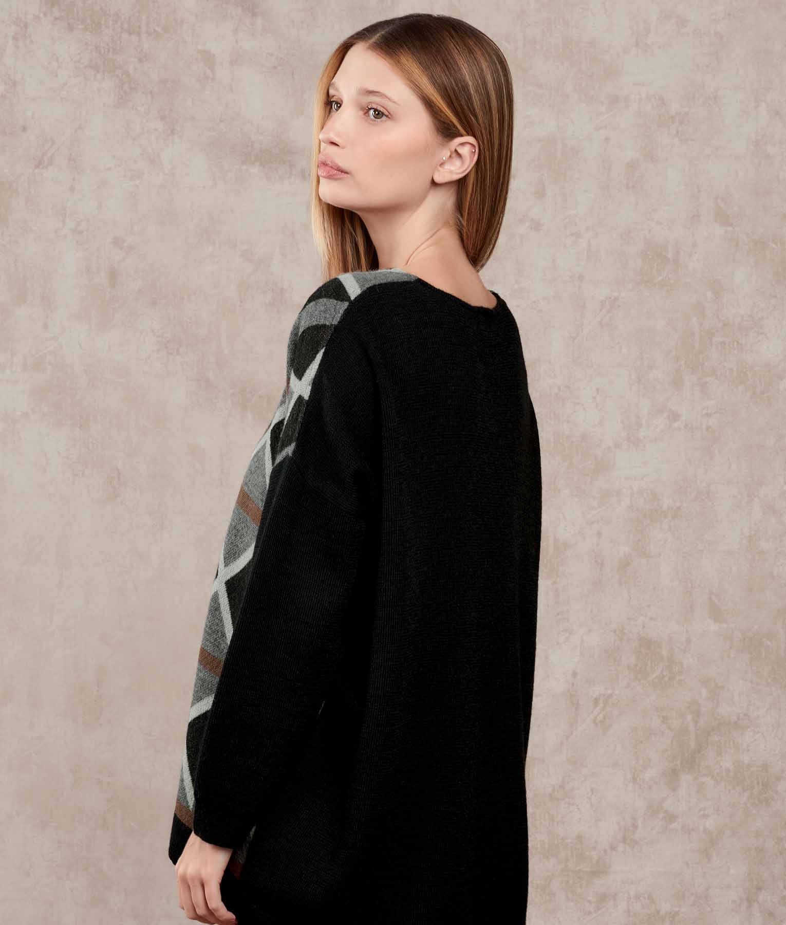 Loose Poncho And Collar - Black And Titanium Gray