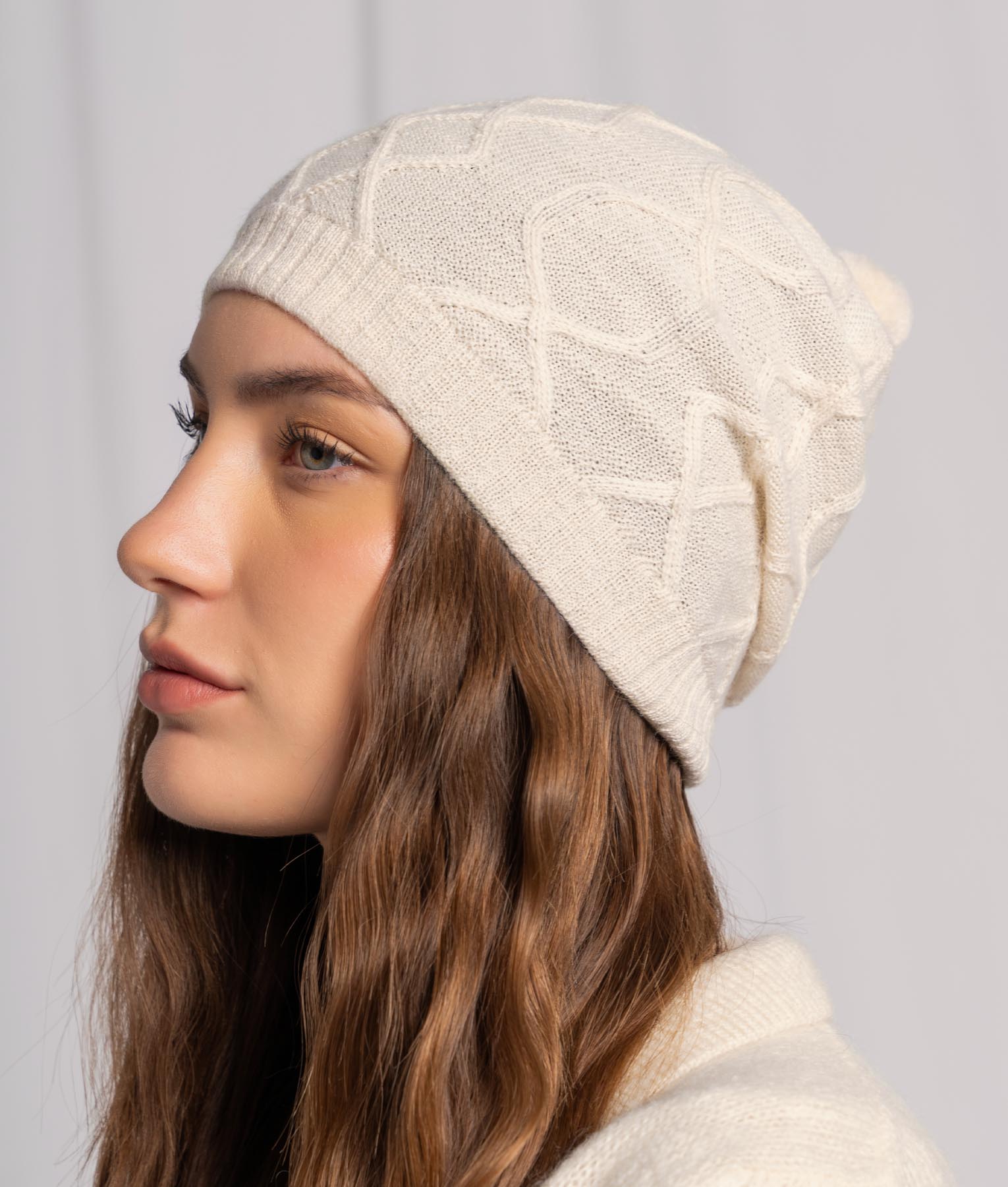 Beanie Cable With Pompom Antique White