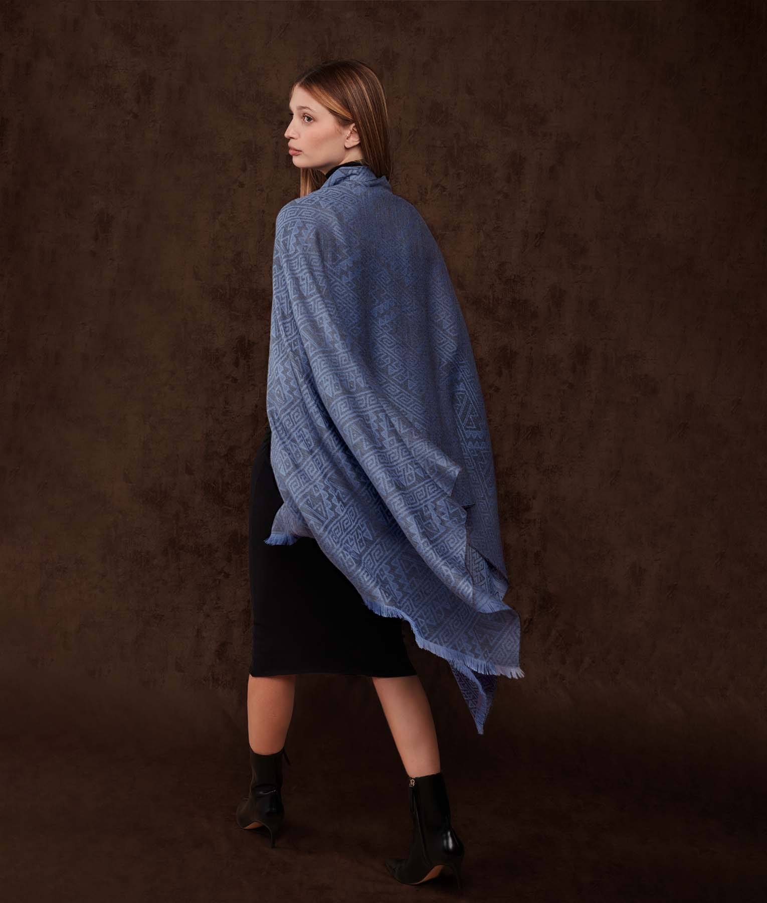 Chancay - El Equilibrio Shawl - Bluish Tones