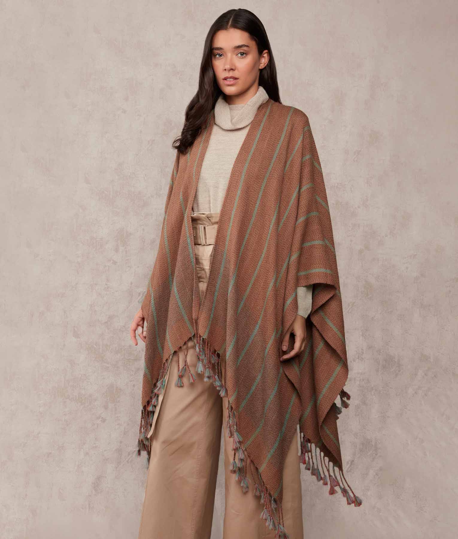 Capa Sino - Bombay Brown And Water Mist