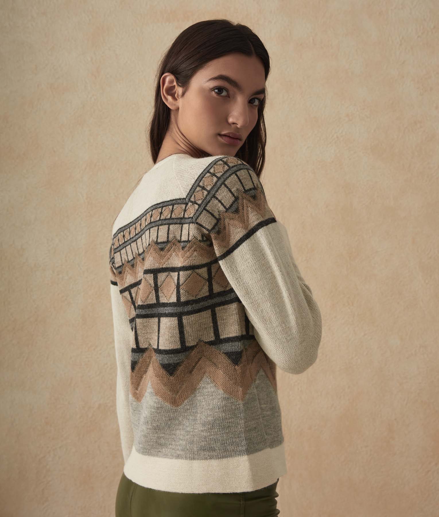 Detailed Jacquard O-Neck Sweater