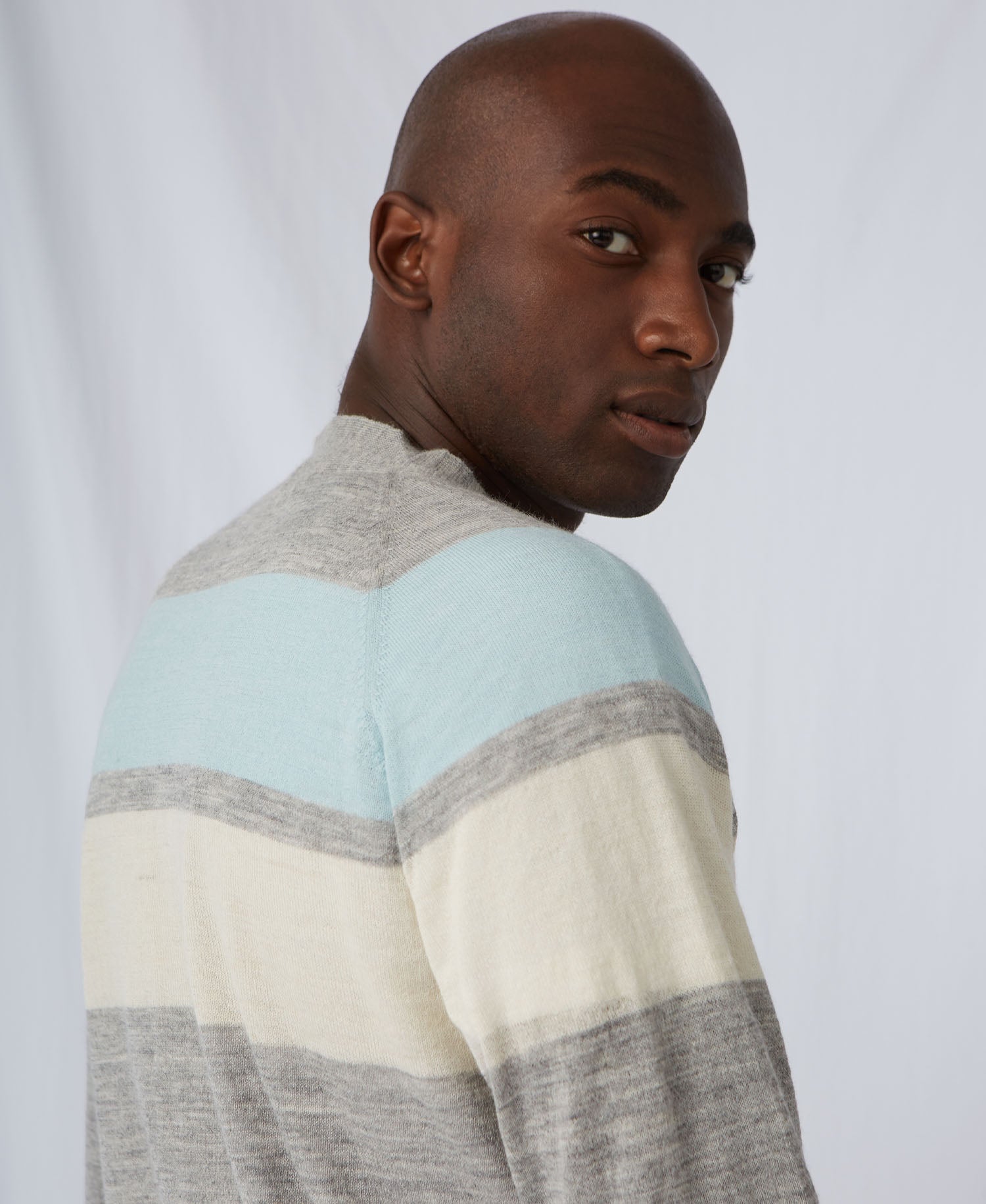 Men'S Vee Neck Intarsia Cardigan - Silver Gray