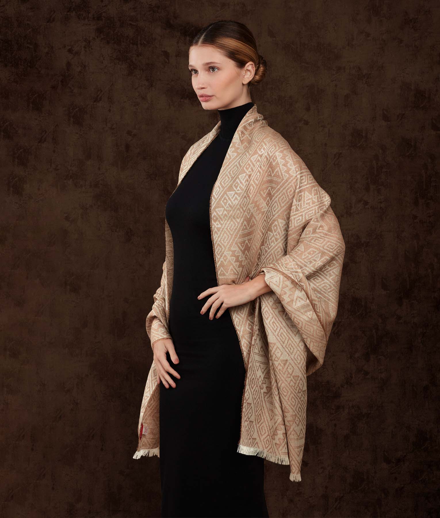 Chancay - El Equilibrio Shawl - Cream And Coffee