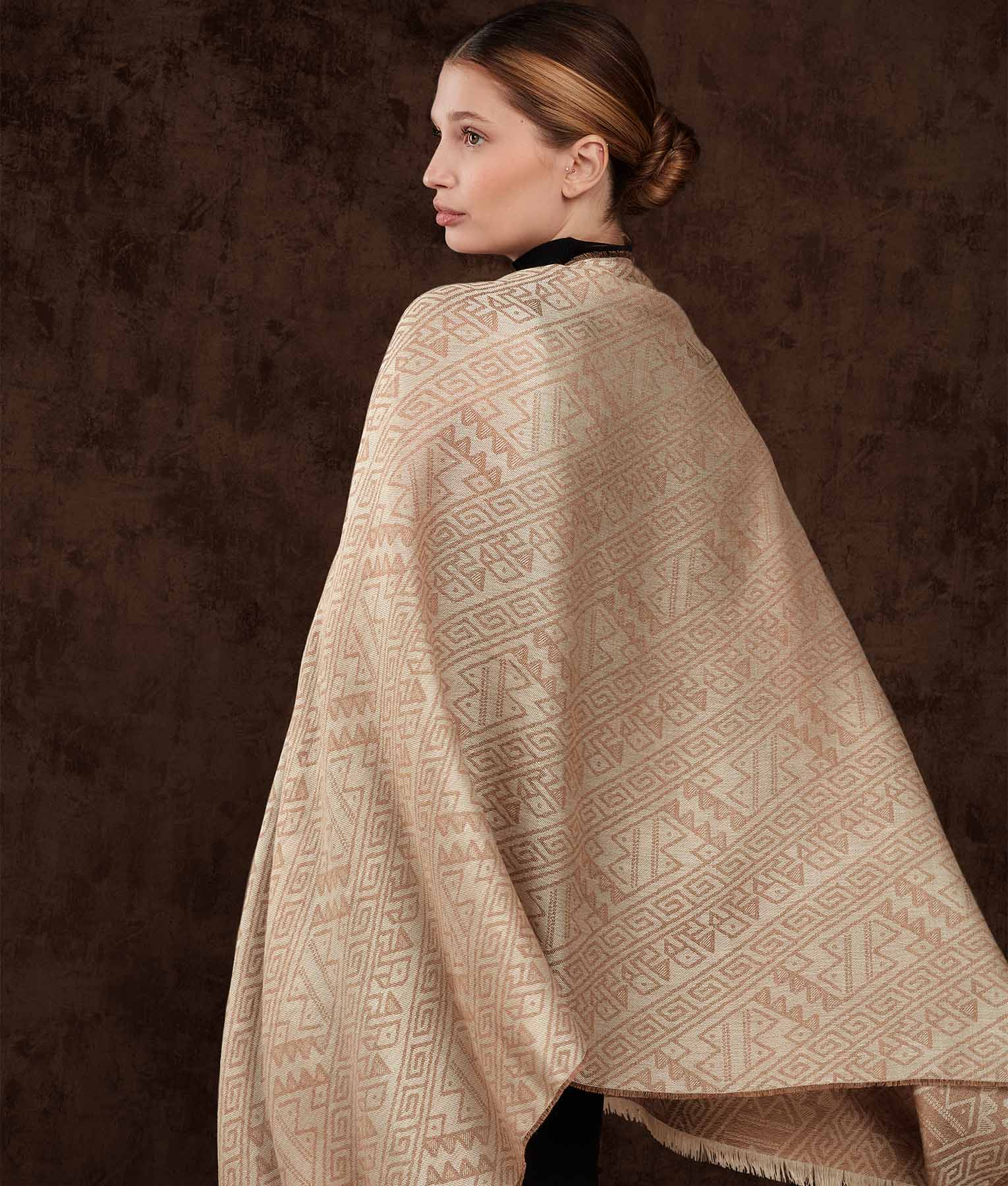 Chancay - El Equilibrio Shawl