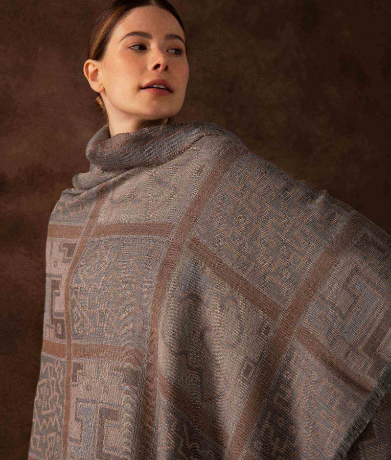 Chancay Little Windows Shawl - Satin Gray